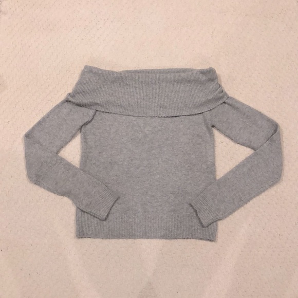 Forever 21 Sweaters - Forever 21 Gray Off the Shoulder Long Sleeve Pullover Sweater Size Small